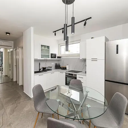 Cozy In Okrug Gornji With Kitchen * Trogir