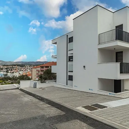 Cozy In Okrug Gornji With Kitchen * Trogir